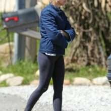 Le joli petit cul de Naomi Watts en leggings