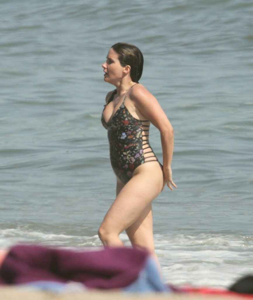Sophia Bush en maillot de bain à Malibu
