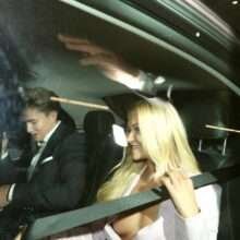 Abbie Quinnen exhibe ses seins et sa petite culotte dans la limousine