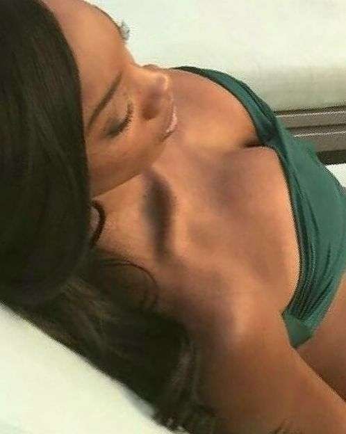 Adrianne Nina nue et sexy