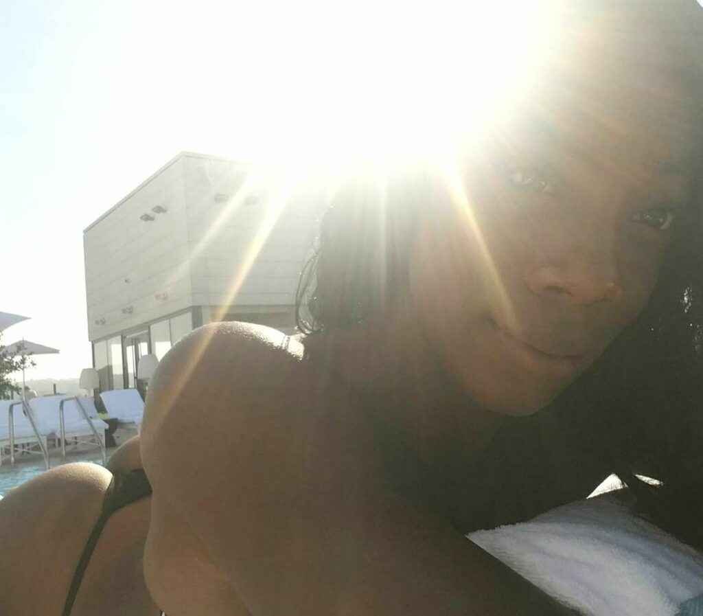 Adrianne Nina nue et sexy