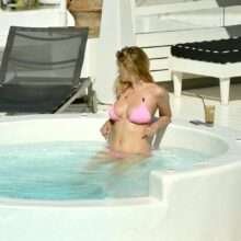 Ashley James en bikini