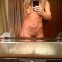 Becca Tobin nue, les photos intimes