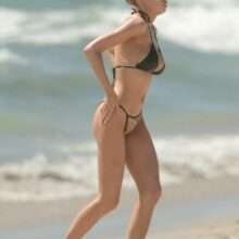 Charlotte McKinney en bikini à Santa Monica
