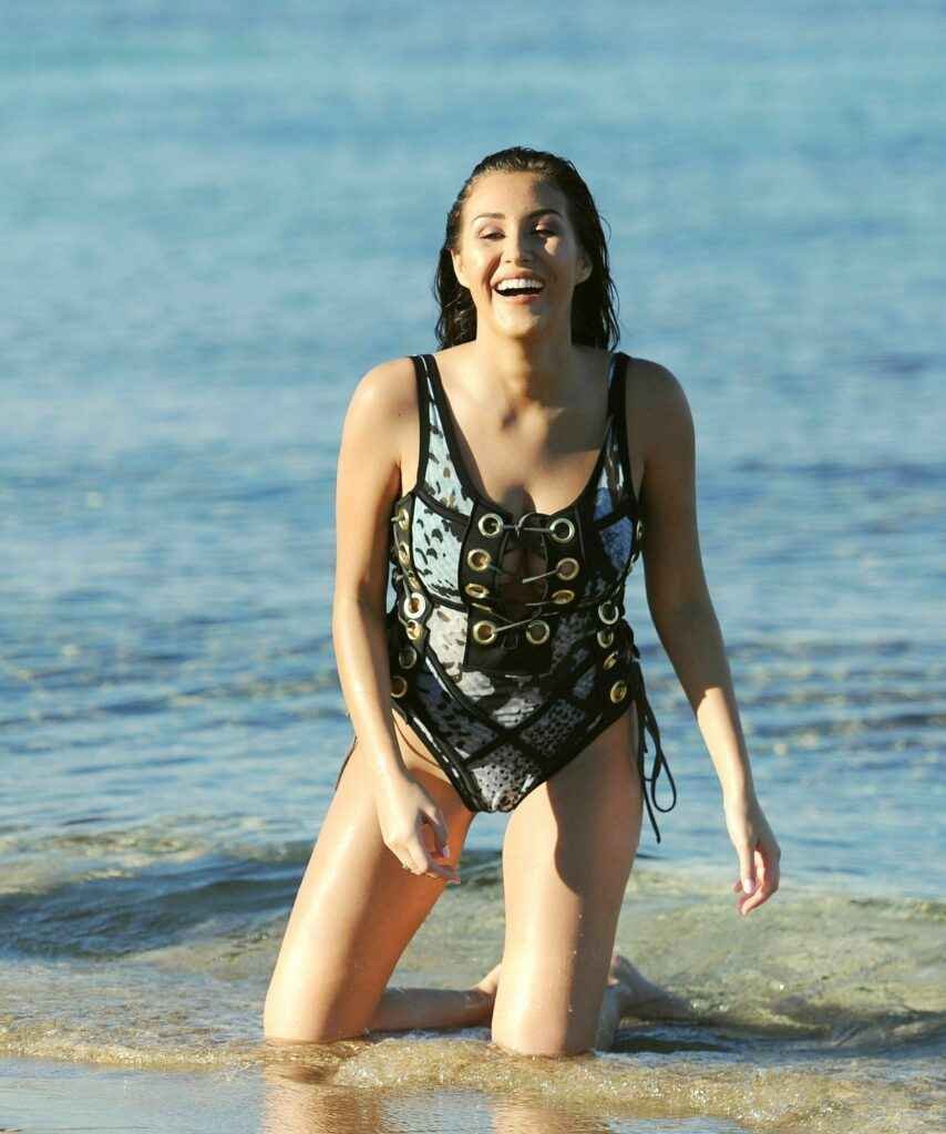 Chloe Goodman en maillot de bain à Mykonos