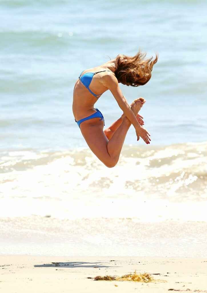 Karina Smirnoff en bikini à Malibu