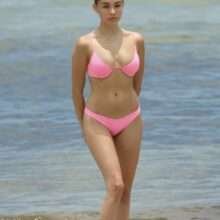 Madison Beer dans un bikini rose