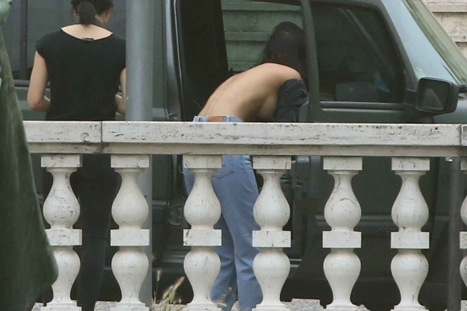 Rocio Munoz Morales surprise seins nus à Rome