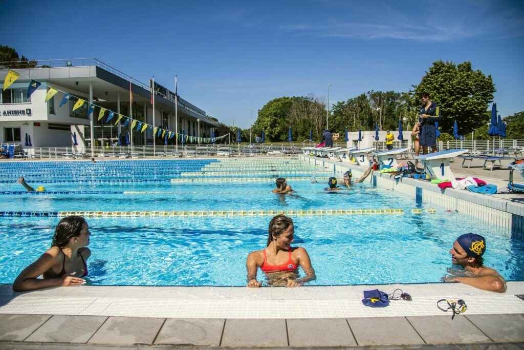 Simona Quadarella en bikini à la piscine Olympique
