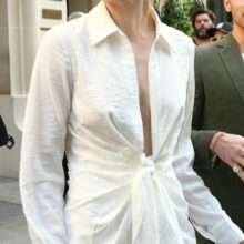 Sophie Turner sans soutien-gorge à Paris
