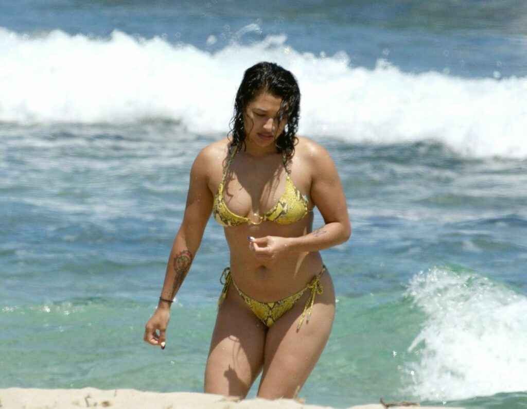 Vanessa White en bikini