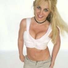 Britney Spears exhibe son décolleté