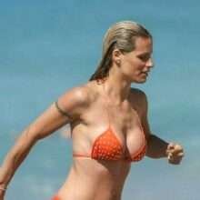 Michelle Hunziker dans un bikini orange