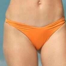 Michelle Hunziker dans un bikini orange