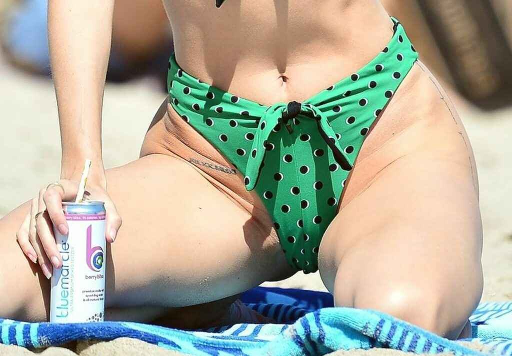 Nicole Williams super sexy en bikini