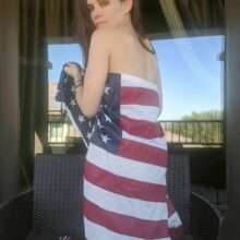 Alicia Arden nue et patriotique