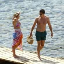 Billie Faiers en bikini à Ibiza