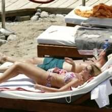 Billie Faiers en bikini à Ibiza