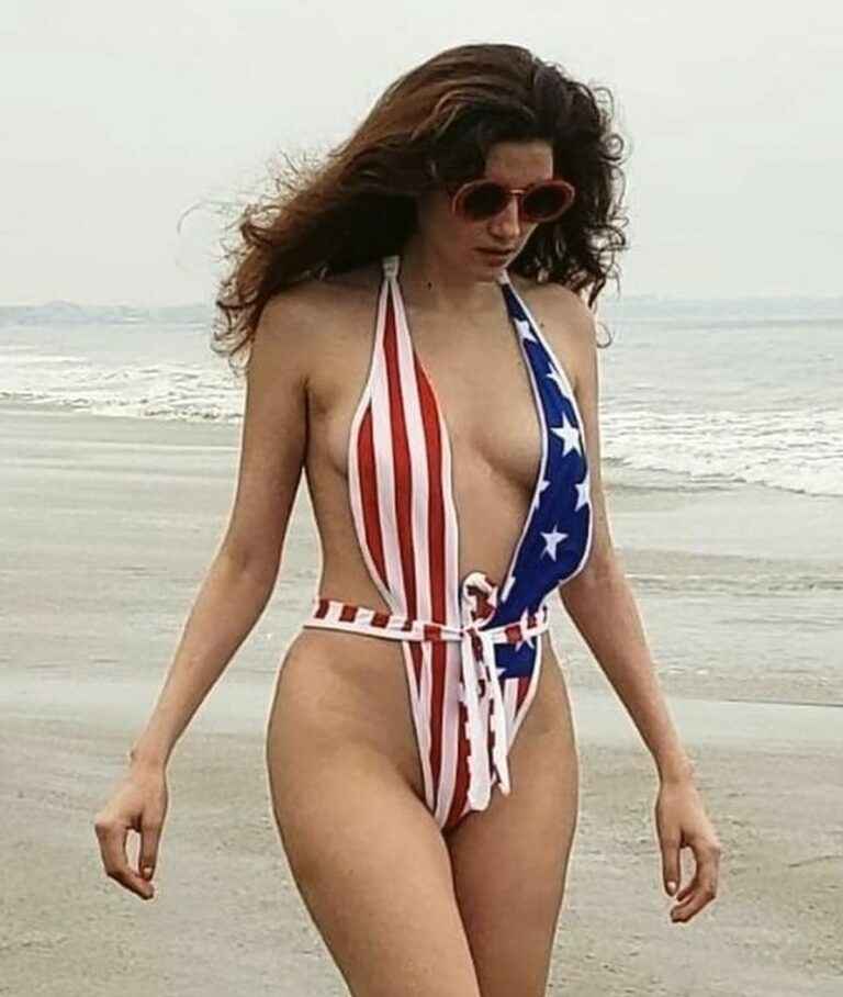 Blanca Blanco en maillot de bain