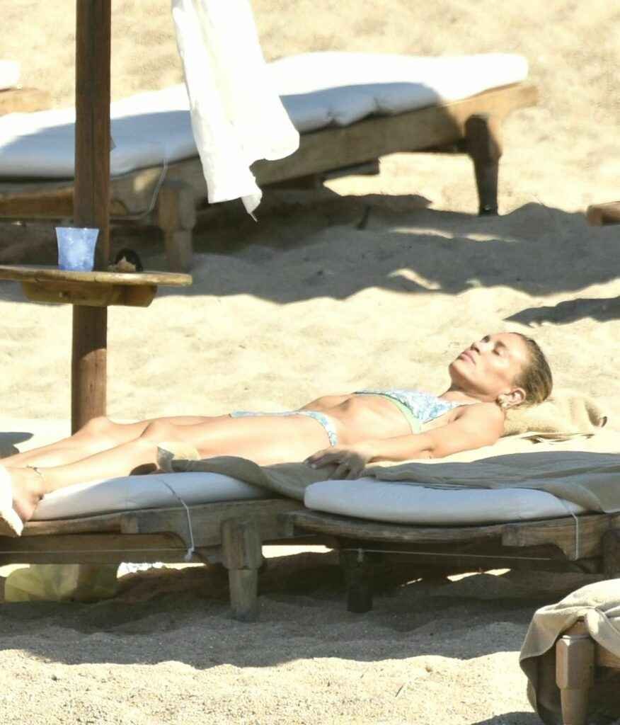 Carla Pereyra en bikini à Porto Cervo
