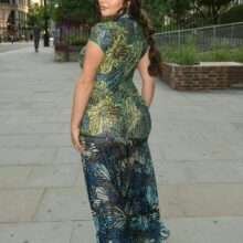 Demi Rose exhibe ses gros seins à Londres