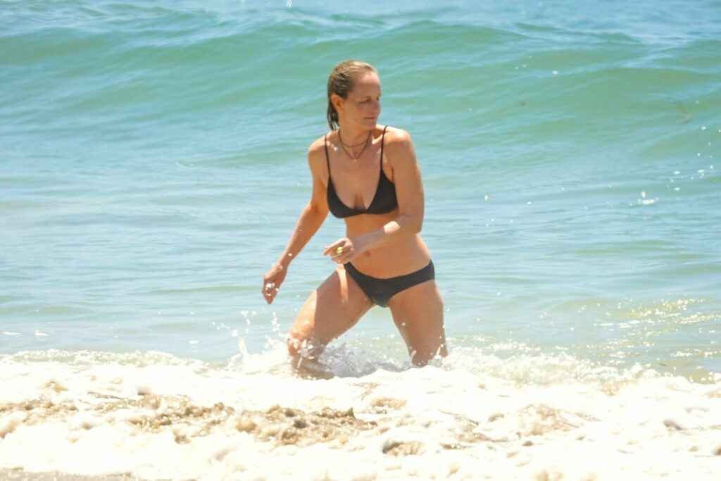 Helen Hunt en bikini à Malibu
