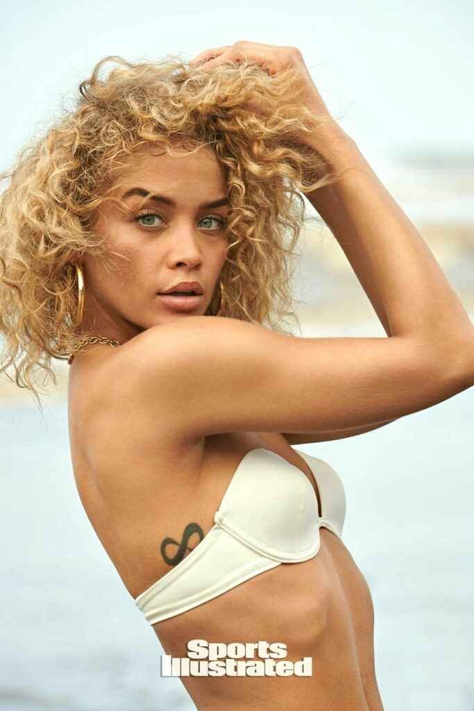 Jasmine Sanders sexy pour Sports Illustrated