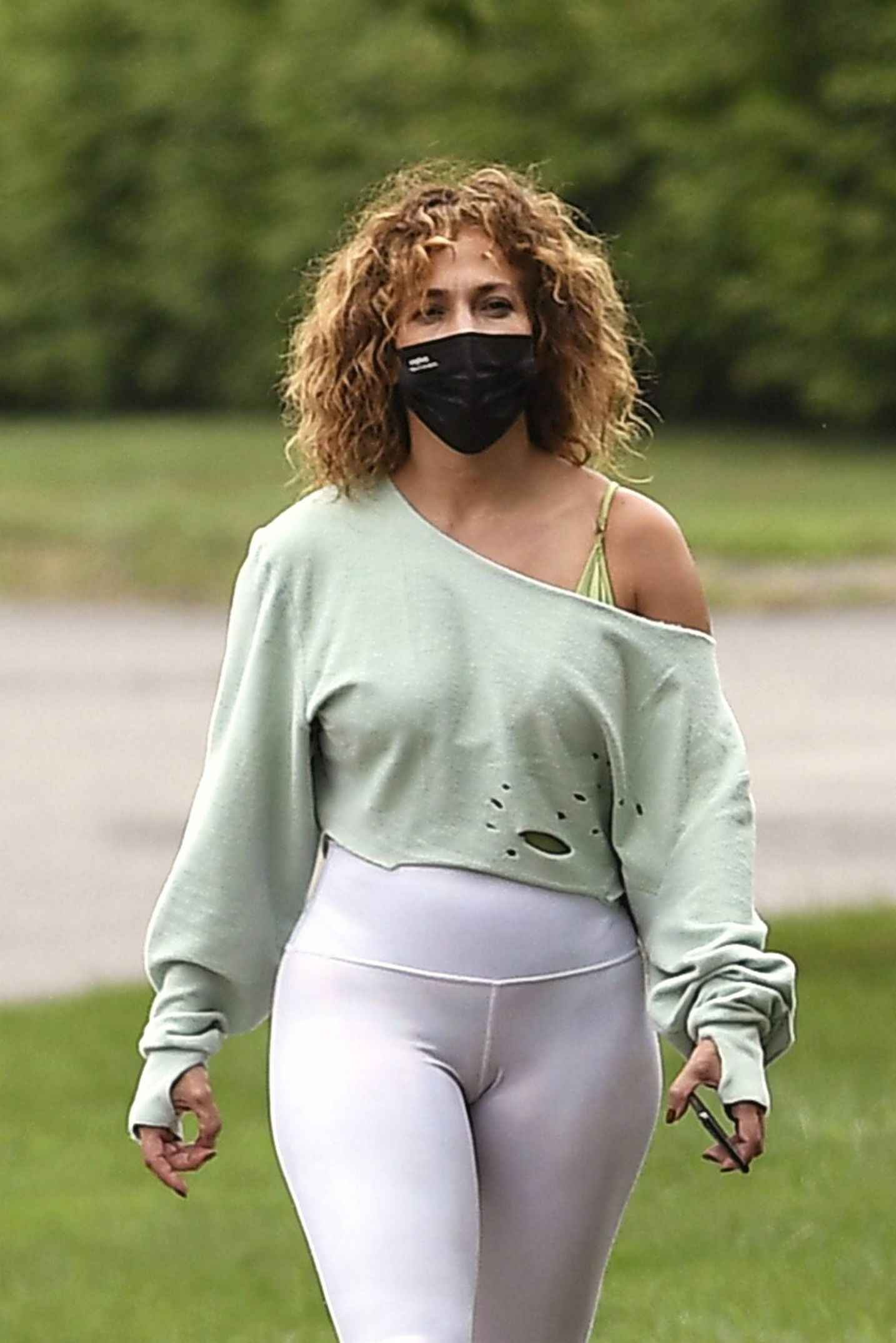 Jennifer Lopez se balade en Leggings