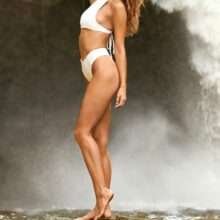 Kate Bock en bikini pour Sports Illustrated