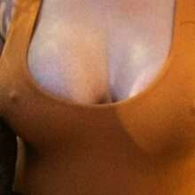 Lauren Goodger exhibe ses gros seins