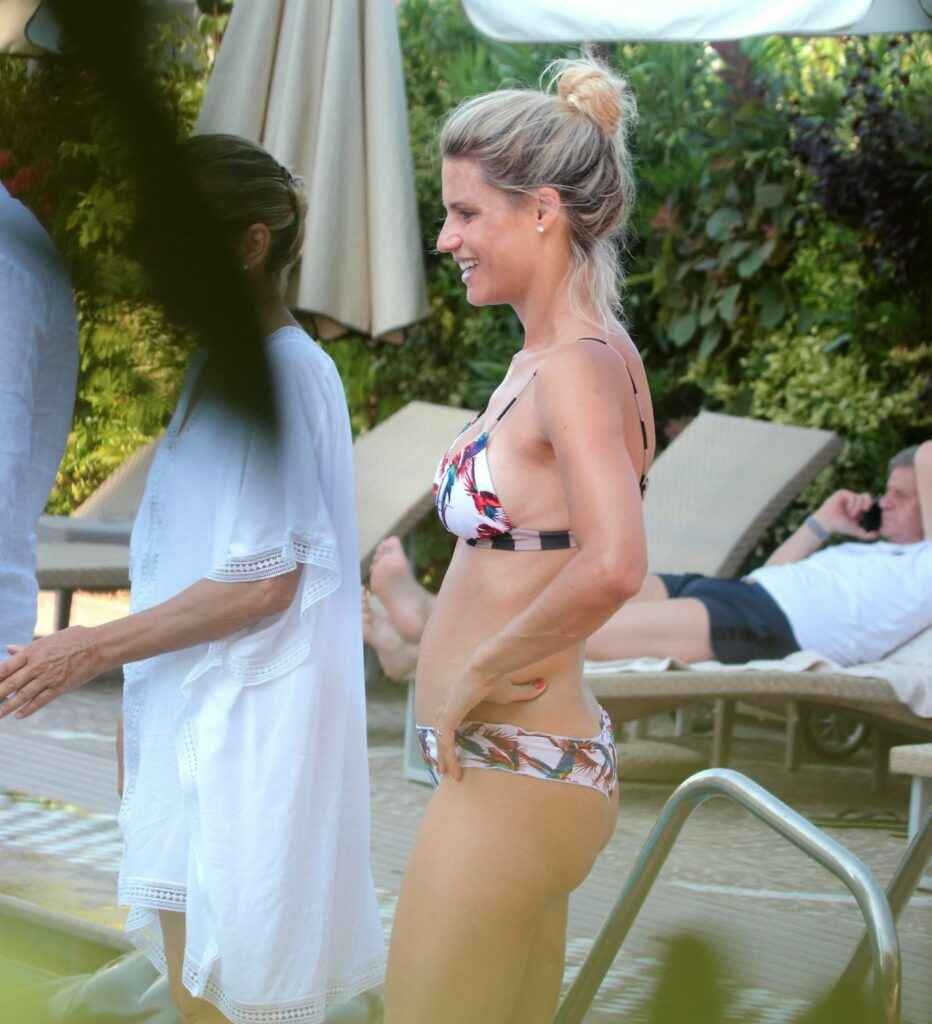Michelle Hunziker en bikini à Milan