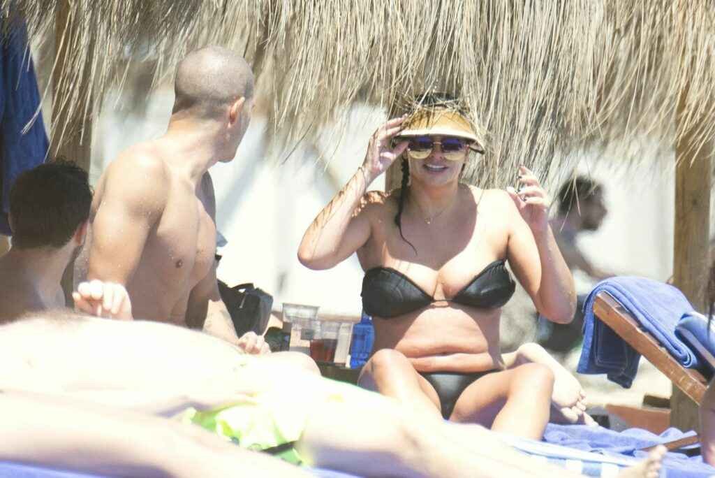 Stacey Giggs en bikini à Marbella