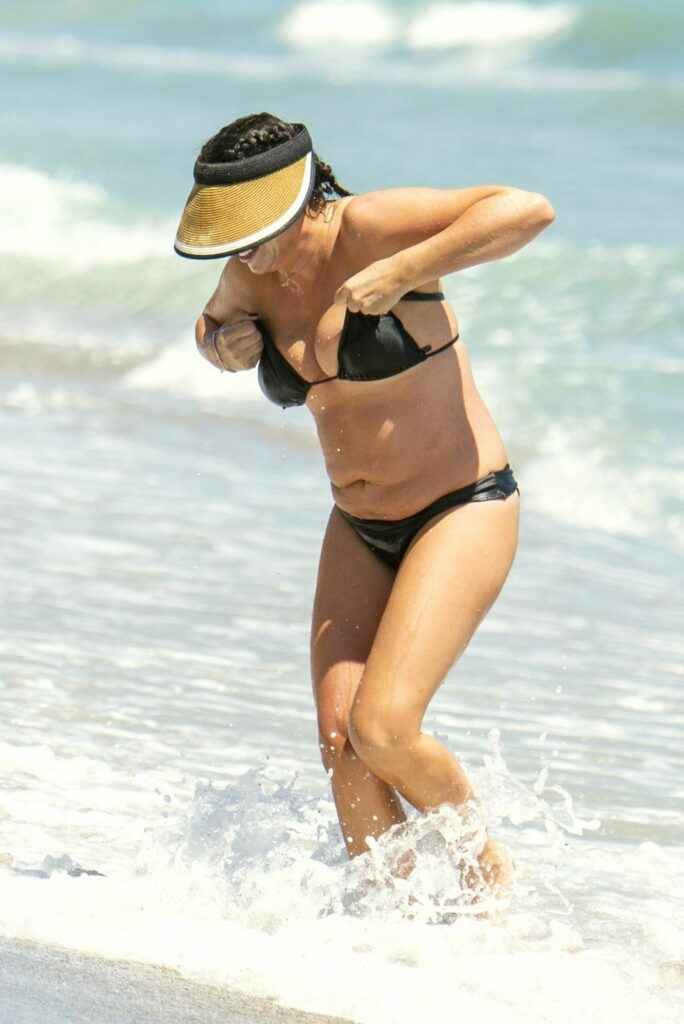 Stacey Giggs en bikini à Marbella