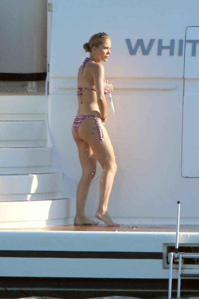 Victoria Swarovski en bikini à Ibiza