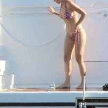 Victoria Swarovski en bikini à Ibiza
