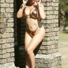 Aisleyne Horgan Wallace pose en bikini