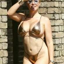 Aisleyne Horgan Wallace pose en bikini