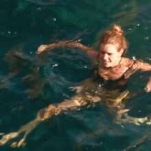 Emma Watson super sexy en bikini à Positano