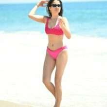 Jessica Gomes dans un bikini rose