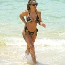Kayleigh Morris en bikini à Mykonos