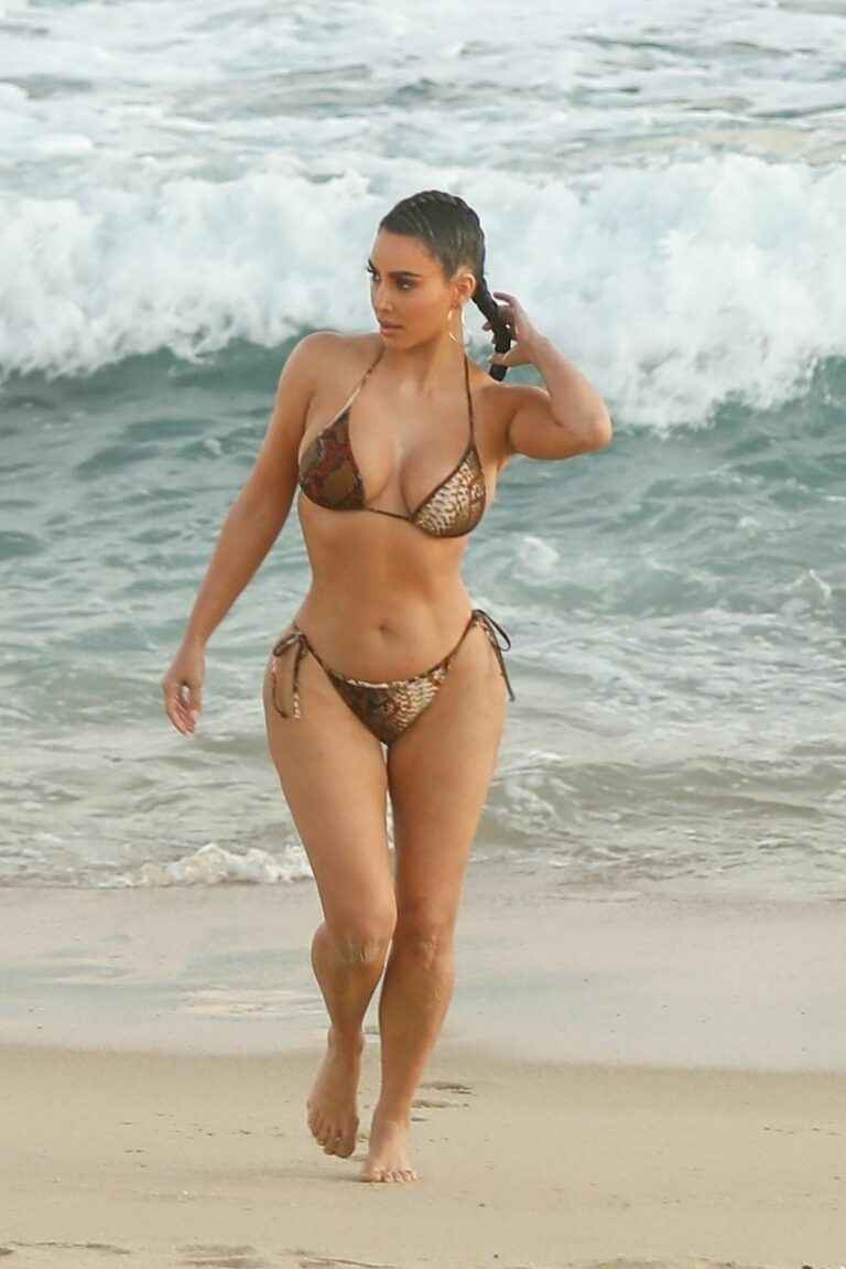 Kim Kardashian en bikini à Malibu