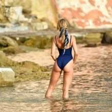 Kimberley Garner en maillot de bain à Saint-Tropez