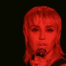 Miley Cyrus sexy aux MTV VMA 2020