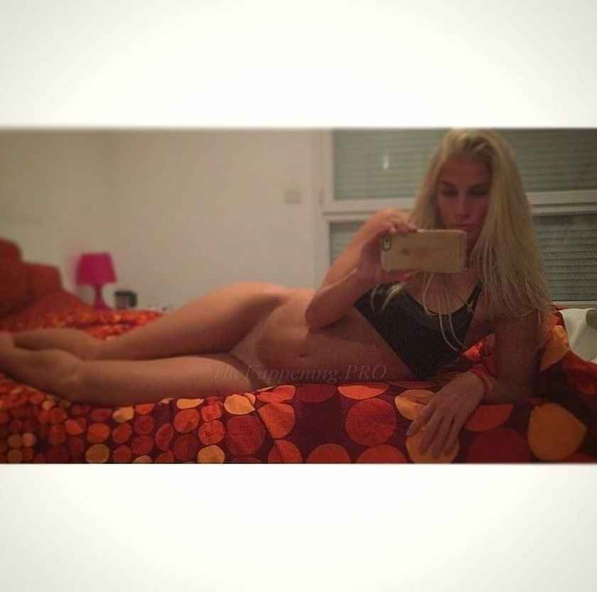 Sofia Jakobsson nue, les photos intimes
