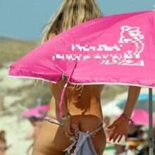 On voit les fesses de Vivian Sibold à Ibiza