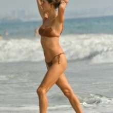 Alessandra Ambrosio en bikini à Santa Monica