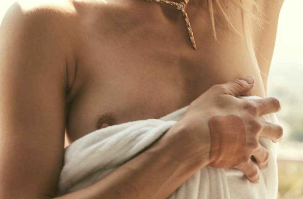 Amber Heard seins nus dans GQ