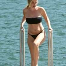 Amy Hart en bikini au Portugal