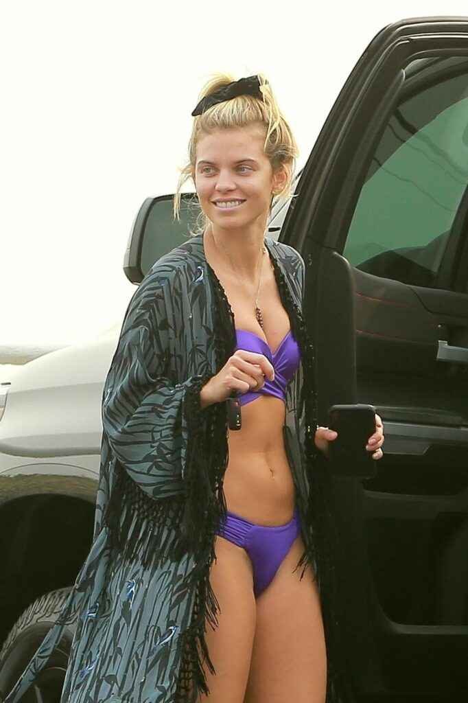 Annalynne McCord en bikini