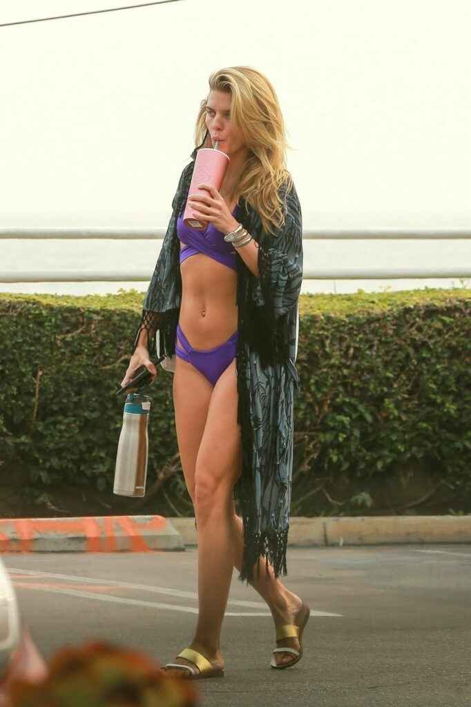 Annalynne McCord en bikini